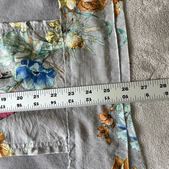 POL Floral V-Neck Raw Edge T-Shirt with Lace Detail Boho Cottagecore Size Small - Picture 16 of 16